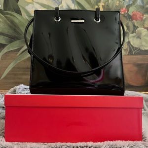 CONNECTIONS - BLACK FAUX PATENT HANDBAG